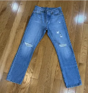 Size W28 L30 Levi's 501 Classic Distressed Straight Leg Button Fly 28X30 thumbnail 1