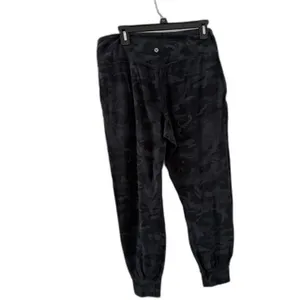 Lululemon Camo Joggers – Size 12 thumbnail 2