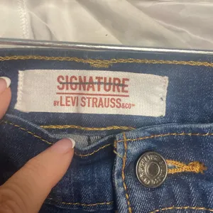 Classic Levis Signature Blue Jean Shorts for Women size 14 thumbnail 3