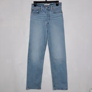 Levi’s Ribcage Straight Light Wash Jeans thumbnail 4