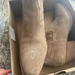 Dolce Vita Brown Suede Ankle Booties Tan Size 12 thumbnail 2