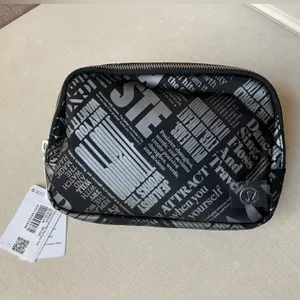 Lululemon Everywhere Belt Bag 1L Manifesto thumbnail 1