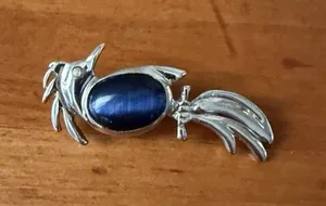 Vintage Blue Cat’s Eye Figural Brooch Silver Tone Bird Fish Chatoyant Pin thumbnail 1