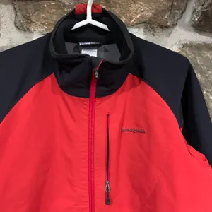 Patagonia Red/Black Two Tone  Zip Up Coat Jacket Windshield Jacket thumbnail 2