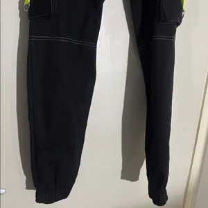 Black Contrast Stitch Neon Trim Cuffed Cargo Pants J thumbnail 13