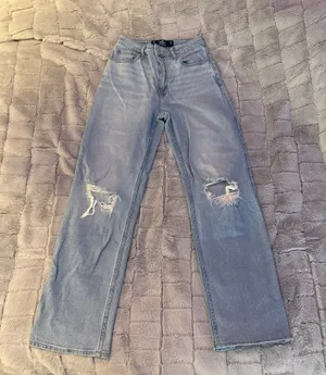 Hollister Jean thumbnail 1