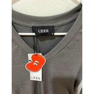Cider NWT Women Medium Grey Long Sleeve Ruched Sided Crop Top Fall Streetwear thumbnail 2