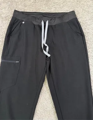 Black FIGS Scrub Pants thumbnail 1