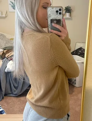 Sweater thumbnail 2