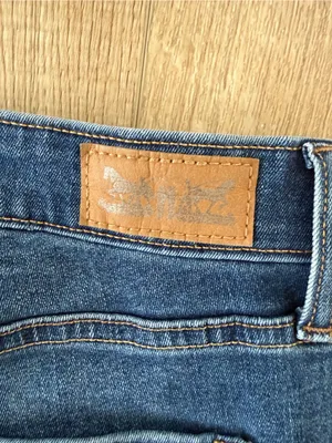 Levi’s 512 Perfectly Shaping Bootcut Jeans Medium Wash Stretch Denim thumbnail 7