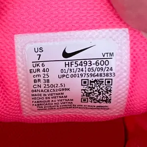 New NIKE Air Zoom Vomero 5 'Hot Punch’ thumbnail 9