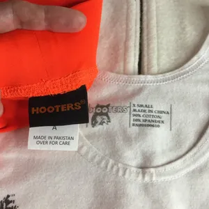 B26 #1 Hooters Girl Worn Uniform Sexy Tank & New Shorts from Saugus MA Size XS thumbnail 4