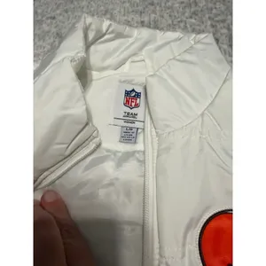 NFL Team‎ Apparel Cleveland Browns Womens White Puffer Vest L NFL Logo NWT thumbnail 4