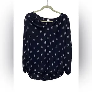 Old Navy Vneck blouse Black with white flowers. Size Large thumbnail 5