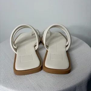 Dolce Vita White Toe Loop Flat Sandals Women’s Size 6 (B91)”✨ thumbnail 6
