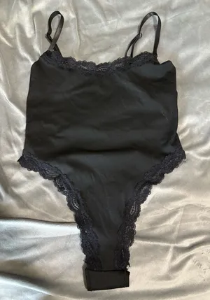 Missguided Lace Bodysuit thumbnail 1
