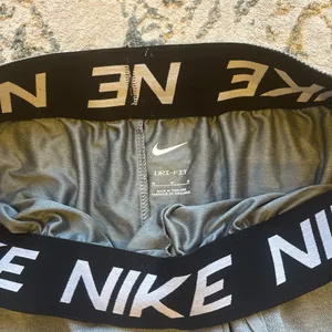 Nike Gray Athletic Shorts Elastic Waistband thumbnail 3