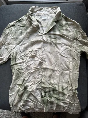 Zara Men Short-Sleeve Button-Down Shirt in Olive and Beige Wash thumbnail 1