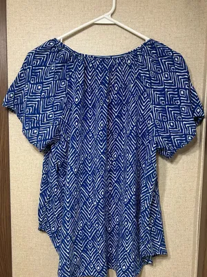 croft & barrow Royal Blue and White Geometric Peasant Blouse thumbnail 3