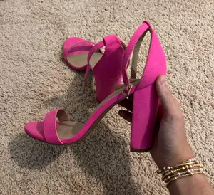 Dream Pairs Women’s Hot Pink Heels Size 9 thumbnail 1
