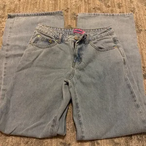 Edikted Jeans Low-Rise Baggy thumbnail 1
