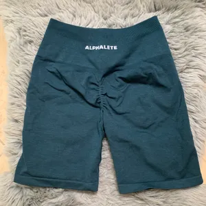 Alphalete Women’s Small Amplify 6.5” Midnight Seamless Scrunch Biker Shorts thumbnail 1