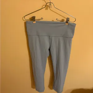 Lululemon Wunder Train High-Rise 21” Crop Leggings in Chambray thumbnail 3