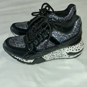 Steve Madden Barra-G platform fashion sneakers Stylish Black and Multicolor thumbnail 2