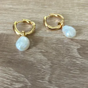 Gold wavy hoop with removable pearl drop thumbnail 2