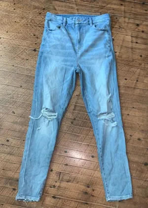 American Eagle 000 normcore curvy straight mom jeans thumbnail 1