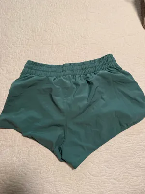Vuori Clementine 2.5” shorts thumbnail 2