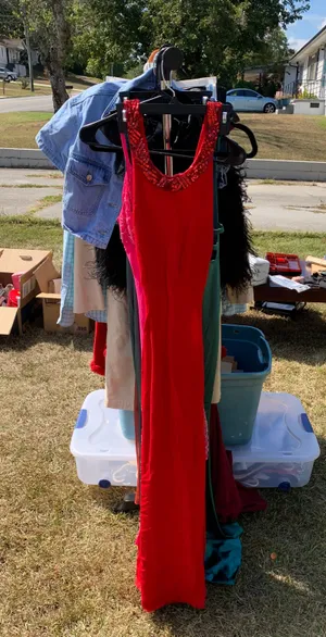 Red Gown Size M thumbnail 1