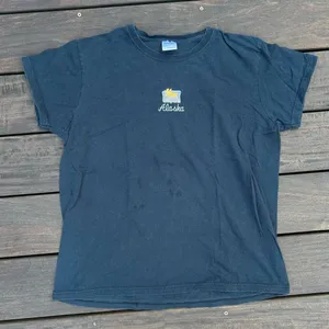 Black Vintage Gildan Alaska Graphic Tee w/ Yellow Embroidered Moose thumbnail 1