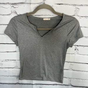 Heart Hips Gray Crop Cut Out T-Shirt V Neck Y2K SZ S Short Sleeve Top Fitted thumbnail 6