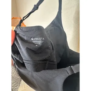 Athleta Black V-Neck‎ Adjustable Strap Seamless Crop Bra Top Size M thumbnail 3