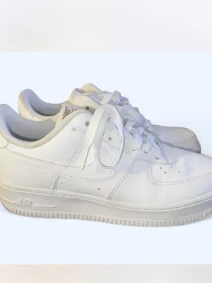 Nike Air Force Size 7.5 thumbnail 2