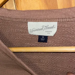 Universal Thread Goods Casual light Brown Women's Crewneck cropped sweatshirt thumbnail 4