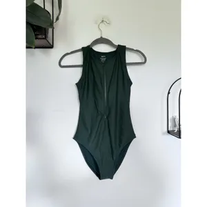 NWT Quince Palm Green Italian Zip-Front One-Piece Swimsuit Size XS thumbnail 3