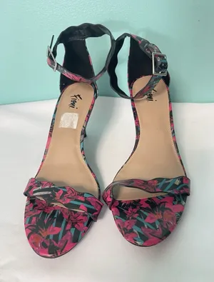 Fioni Colorful Floral Print Sandals with Straps Shoes‎ Size 9 S-361 thumbnail 1