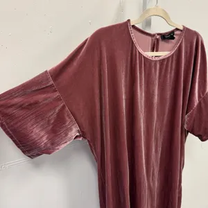 Atmosphere Pink Velvet Short Sleeve Shift Mini Dress‎ Sz 12 Keyhole Back Holiday thumbnail 3