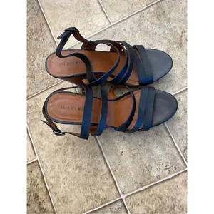Lucky Brand Womens Larinaa Platform Wedge Sandals Black Ankle Strap Buckle 9.5 thumbnail 2