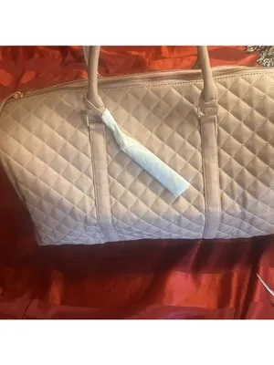 Elegant Quilted vegan leather weekender thumbnail 5