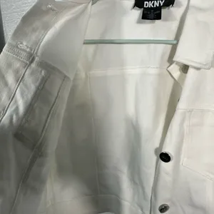 DKNY Women's Denim Cropped Button Up Jacket Size Small NWT thumbnail 6