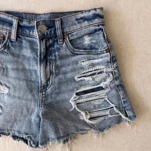 American Eagle 90s Boyfriend Shorts 000 Blue Distressed Highest Rise‎ Denim thumbnail 4
