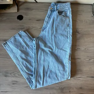 H&M & Denim 90s Baggy Jeans Ultra High Waist thumbnail 2
