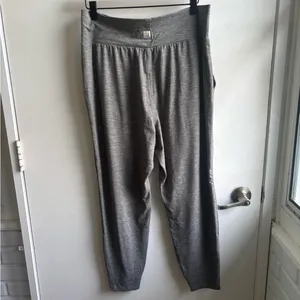 Vuori Lux At‎ Ease High Rise Cropped Pants Large workout yoga athleisure thumbnail 5