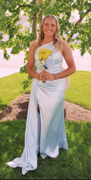 Prom/semi formal dress Blue Size 8 thumbnail 1