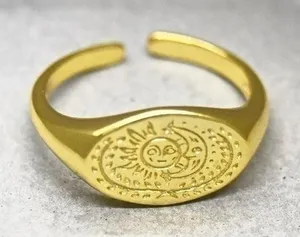 Sun and Moon Signet Ring Gold thumbnail 1