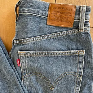 Levi's High Loose Distressed Jeans thumbnail 8