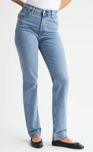 Abercrombie & Fitch Ultra High Rise 90s Straight Jean in Medium Blue Size 4 thumbnail 1